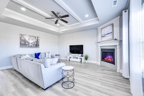 Home on the Hill 8 Mi to Bentonville City Square House in Bentonville