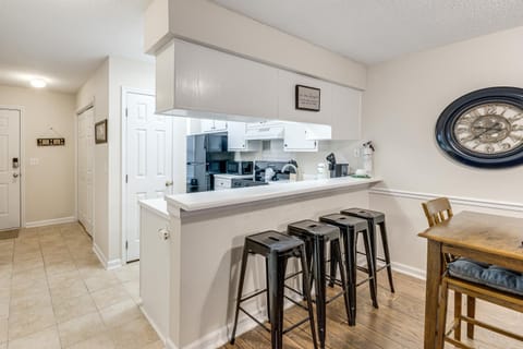 Fairway Views and Pool Windsor Green Beach Retreat Apartment in Carolina Forest