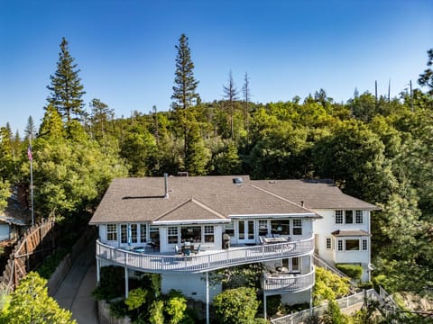 Falls Lake View Winter Special Ends512 House in Bass Lake