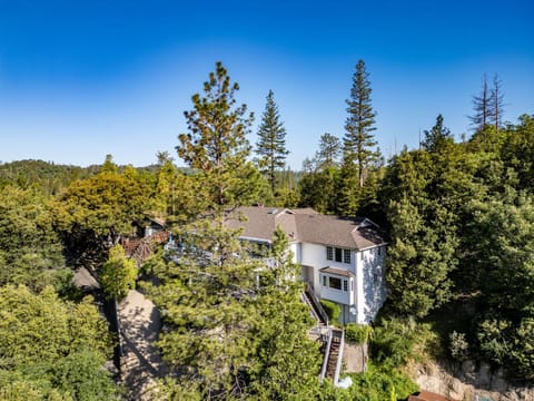 Falls Lake View Winter Special Ends512 House in Bass Lake