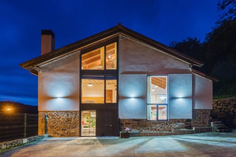 Patio, Facade/entrance, Natural landscape, Mountain view, Parking