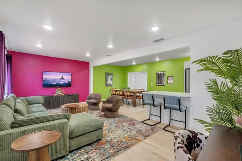 TV and multimedia, Living room, Seating area