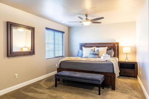 Sand Cove the Pool is Open and Heated Year Round! House in Washington