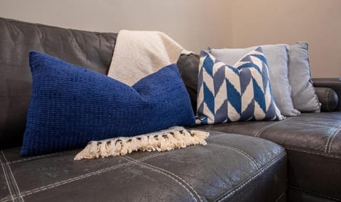 Sand Cove the Pool is Open and Heated Year Round! House in Washington