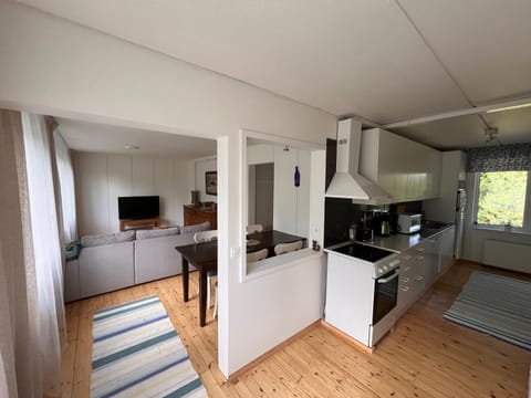 TV and multimedia, Kitchen or kitchenette, Dining area, dishwasher, oven, pet friendly, stove