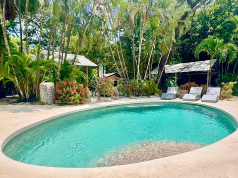 Property building, Garden, Swimming pool
