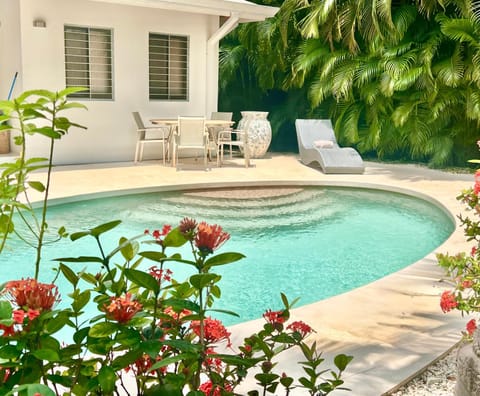 Property building, Garden, Swimming pool