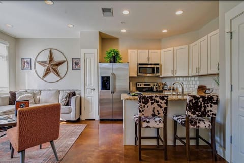 Star Studded - Near Music Row- Private Balcony House in Nashville