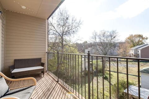 Star Studded - Near Music Row- Private Balcony House in Nashville
