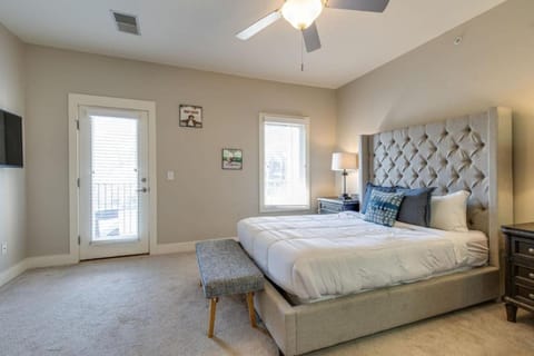 Star Studded - Near Music Row- Private Balcony House in Nashville