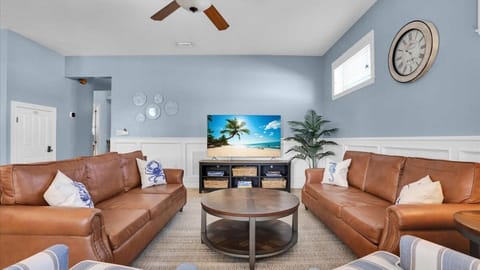 Modern home - 3K sqft - 5BR & 11 beds - brand new HOT TUB - 6 miles to AMI beaches House in Bradenton