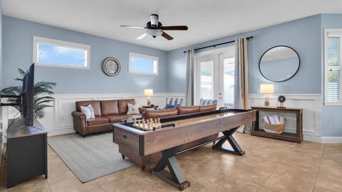 Modern home - 3K sqft - 5BR & 11 beds - brand new HOT TUB - 6 miles to AMI beaches House in Bradenton