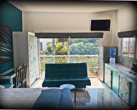 Bed, TV and multimedia, View (from property/room), View (from property/room), Balcony/Terrace, Kitchen or kitchenette, Dining area, Bedroom, Mountain view, Mountain view, Street view, Street view, stove, wardrobe