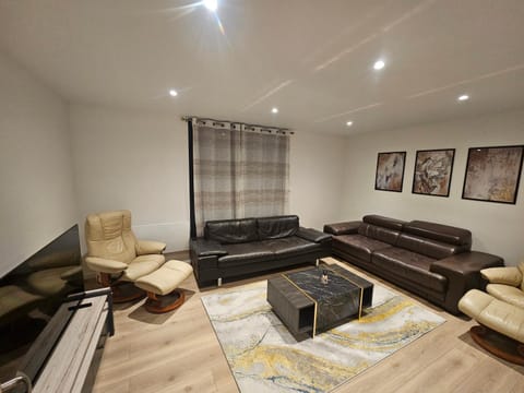 Communal lounge/ TV room
