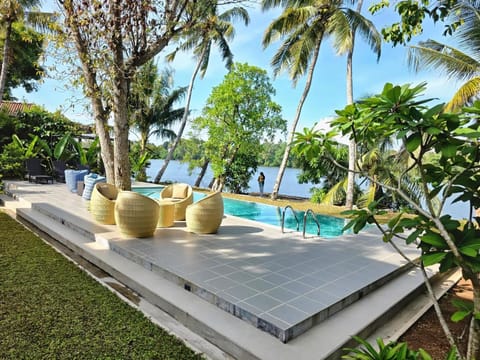 Patio, Spring, Day, Natural landscape, Garden, Garden view, Pool view, Swimming pool, sunbed