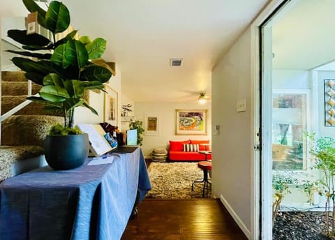 Artist's Condo with 2 Bedroom & Arcade House in Tahoe Park