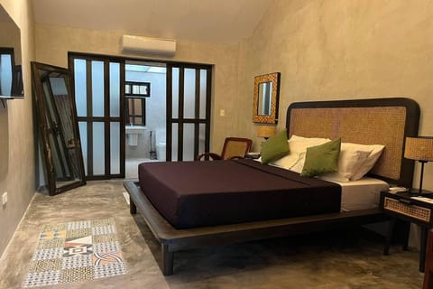 Bed, TV and multimedia, Bedroom