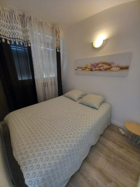 Appartement avec une petite place de parking, centre ville, proche gares Apartment in Annecy