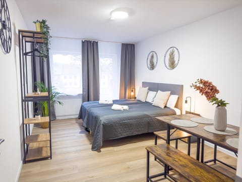 Bed, Living room, Photo of the whole room, Seating area, Dining area, Bedroom