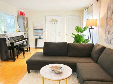 Brea Mall romantic two-bedroom house Villa in Brea