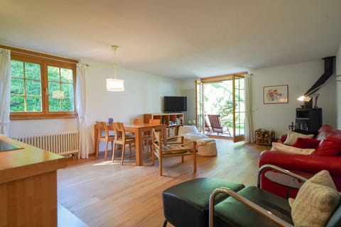 TV and multimedia, Living room, Seating area, Dining area