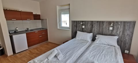 Bed, Kitchen or kitchenette