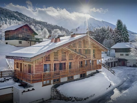 Property building, Day, Natural landscape, Winter, Mountain view
