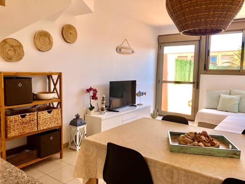 Communal lounge/ TV room, TV and multimedia, Living room, Photo of the whole room, Dining area