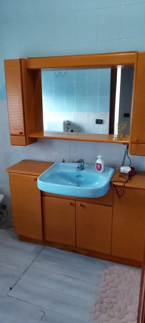 La tana dell'amore, Torino sotto le stelle, camera matrimoniale o condivisa servitissima Vacation rental in Turin