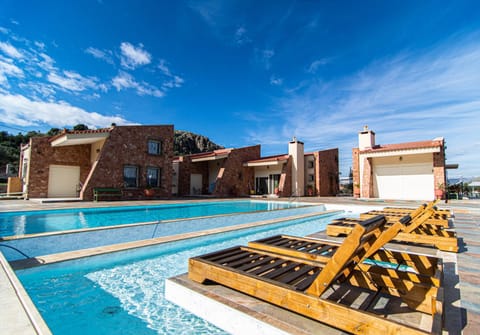 Property building, Day, Pool view, Swimming pool, sunbed