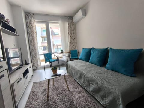TV and multimedia, Kitchen or kitchenette, Living room, Seating area, minibar