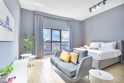 Bed, Living room, Photo of the whole room, Seating area, Bedroom, towels