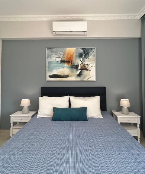 Bed, Photo of the whole room, Bedroom, air conditioner