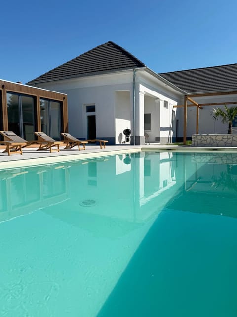Pool view, Swimming pool, sunbed