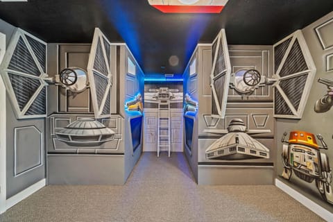 Bedroom, bunk bed