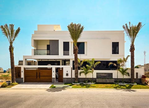 Property building, Day