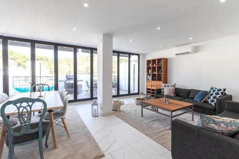 Living room, Dining area