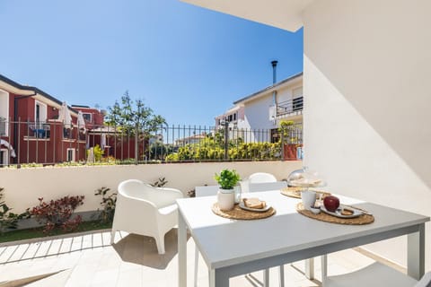 Patio, Day, View (from property/room), Balcony/Terrace, Food and drinks