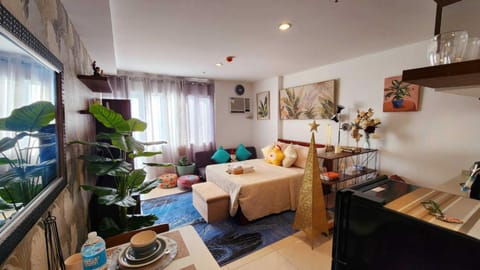 Bed, Seating area