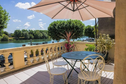 Property building, Day, Natural landscape, View (from property/room), Balcony/Terrace, Dining area, River view