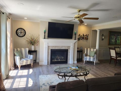 Communal lounge/ TV room