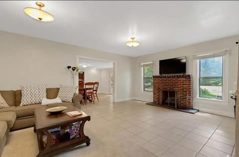 Ponderosa Off The Beaten Path farmhouse Farm Stay in Florida