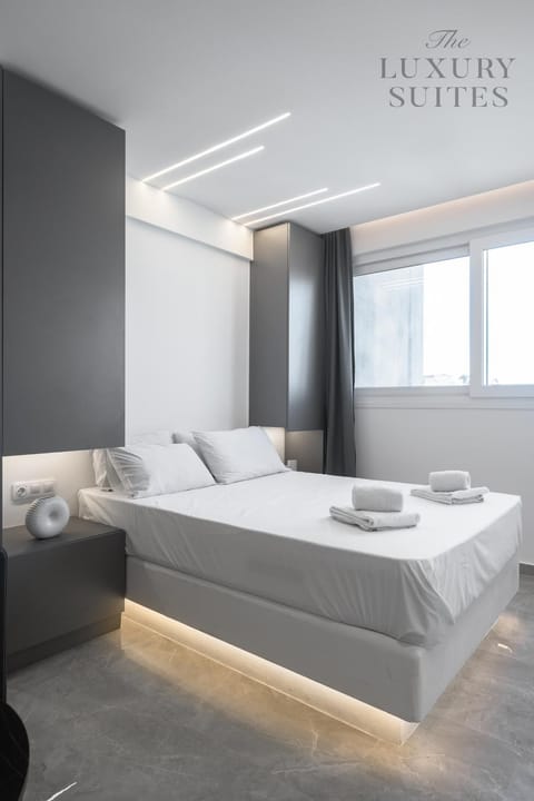 Bed, Photo of the whole room, towels