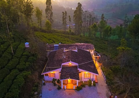 Property building, Nearby landmark, Spring, Day, Neighbourhood, Natural landscape, Bird's eye view, Mountain view, Sunrise, Sunset