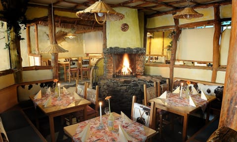 Restaurant/places to eat, Banquet/Function facilities