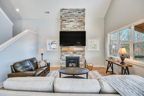 Newly Built Home with Mtn Views in Black Mountain! House in Black Mountain