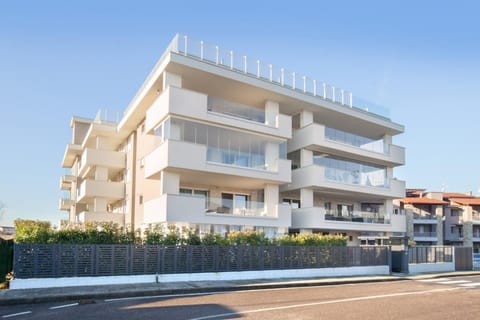 Property building, Facade/entrance, Off site