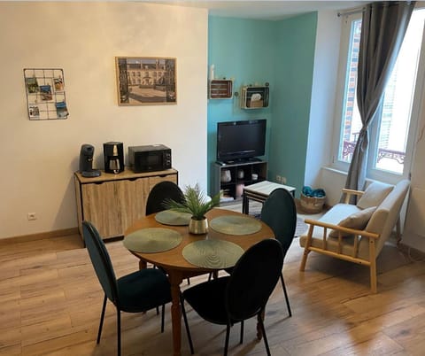 TV and multimedia, Living room, Dining area