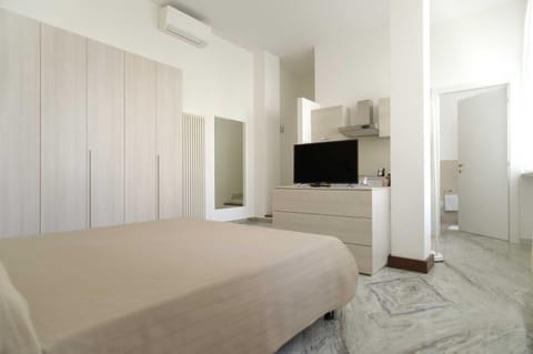 Communal lounge/ TV room, Bed, TV and multimedia, Kitchen or kitchenette, Photo of the whole room, Bedroom, wardrobe, air conditioner