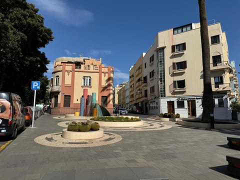 Neighbourhood, Street view